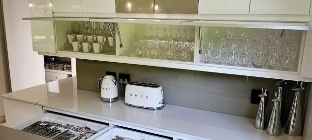 Perspex shelf application
